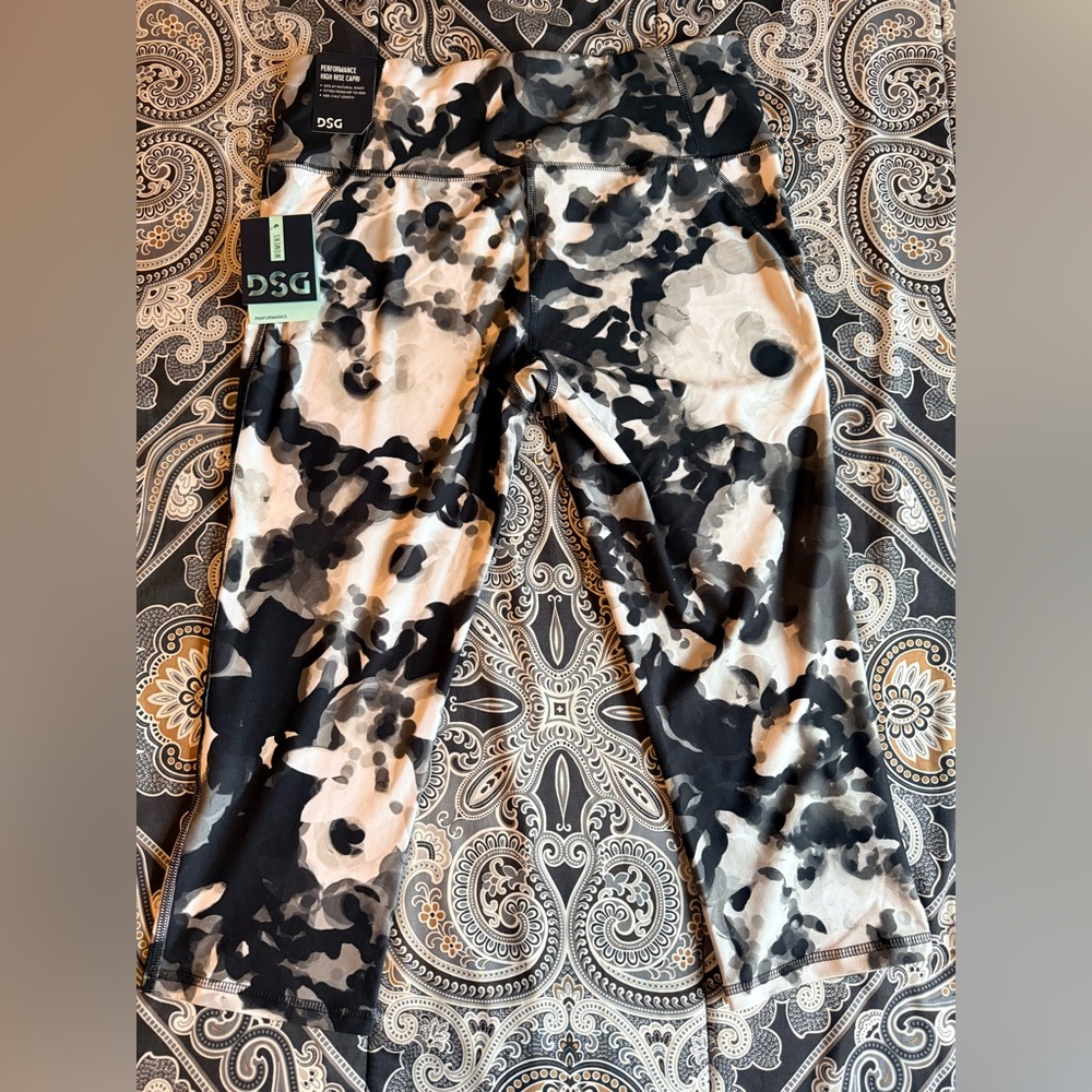 DSG Performance High Rise Capri Workout Leggings Large - Picture 3 of 6